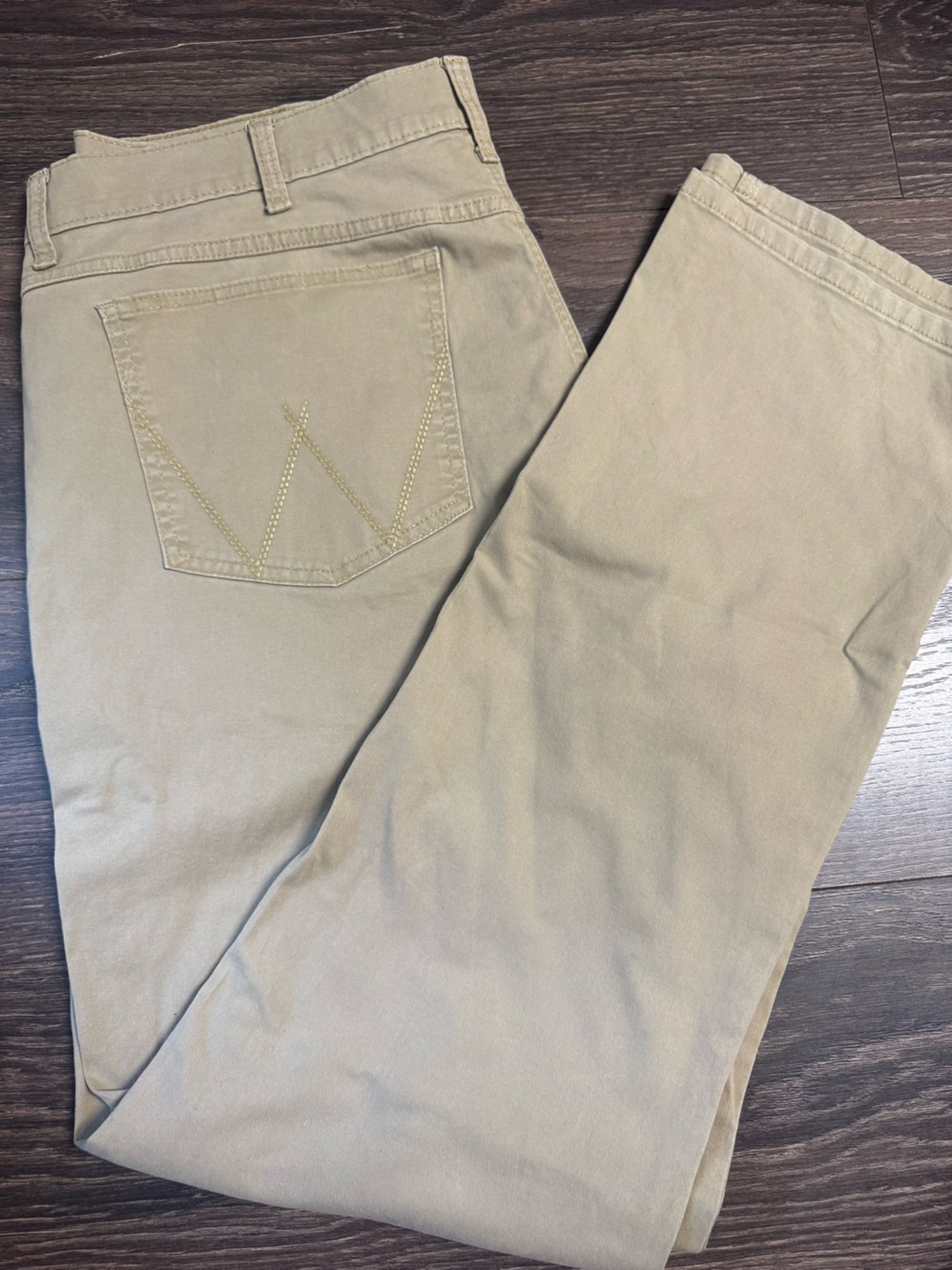 Wrangler  Straight Pants in Khaki